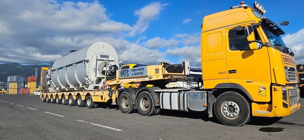 Convoi exceptionnel ARTS transportant un séchoir industriel de 56 t